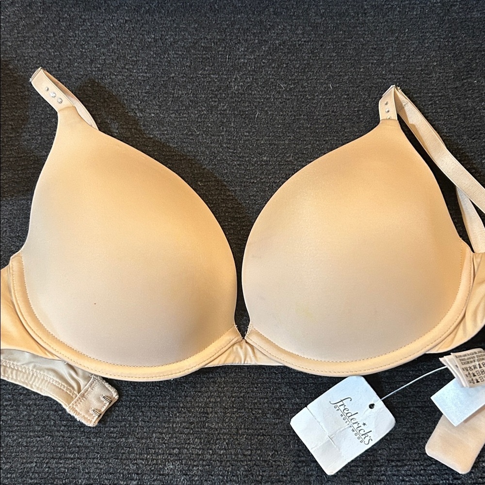 Frederick’s Of Hollywood Cream Padded Bra With Bling 32D NWT